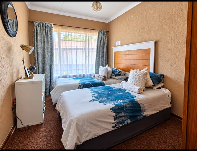 2 BEDROOM TOWNHOUSE FOR SALE IN THREE RIVERS